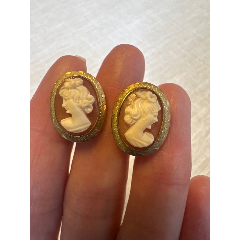 Vintage 1950s Rolyn Inc. 12K Gold Filled Carved Shell Cameo Screw-Back Earrings